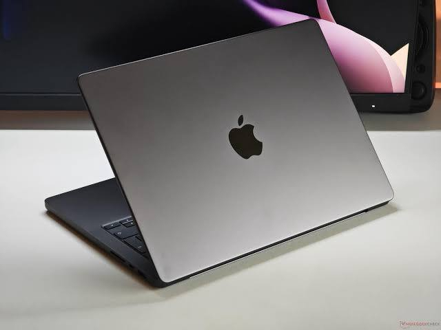 Portátil Apple MacBook Pro 16.2 M5 16GB 1TB SSD Preto - Imagem 4